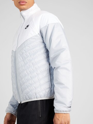 Nike Sportswear Between-Season Jacket in Grey