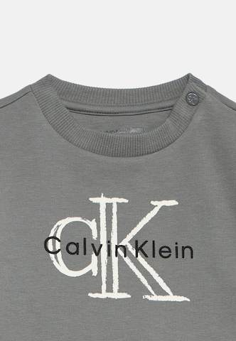 Calvin Klein Jeans Set in Grün: Vorderseite