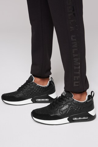 Soccx Sneakers in Black: front