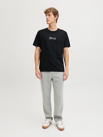 JJ Rebel Тениска 'JREBZAKI' в черно