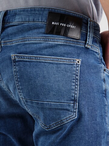 Regular Jean 'Tim' Mavi en bleu