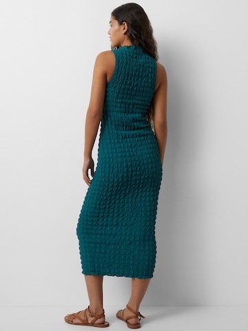 Rochie de la Pull&Bear pe verde