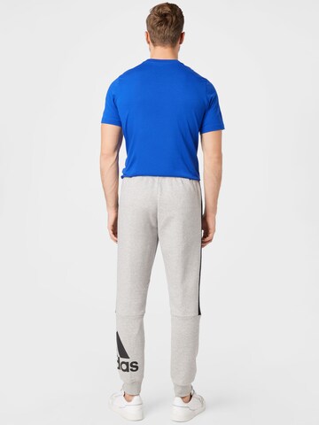 ADIDAS SPORTSWEAR Tapered Sportnadrágok 'Essentials Colorblock Fleece' - szürke