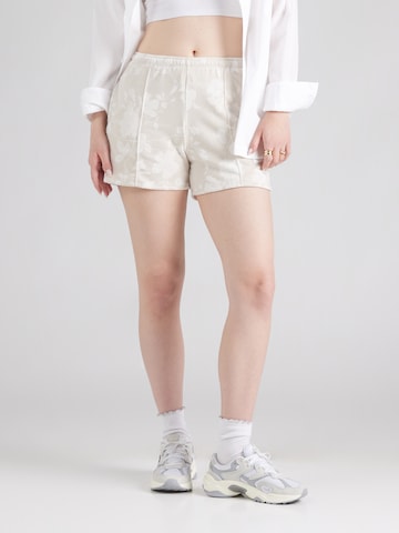 Nike Sportswear Regular Trousers in White: front