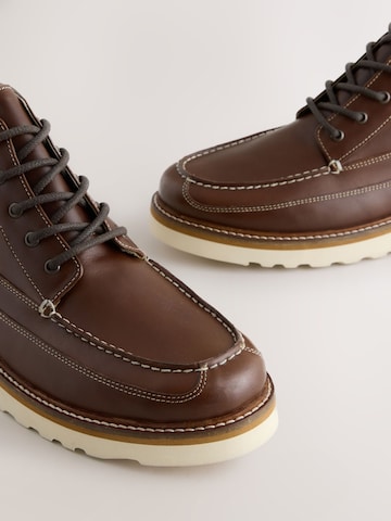 Next - Botas con cordones en marrón