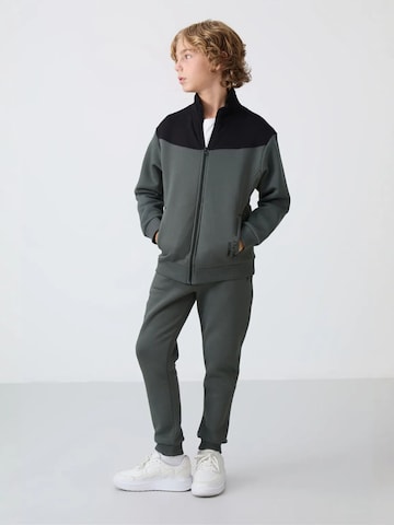 Tommy Life Trainingspak 'TOMMY Kinder Sport-Set' in Gemengde kleuren: voorkant