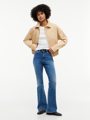 Tommy Jeans Bootcut Džíny 'SYLVIA' – modrá