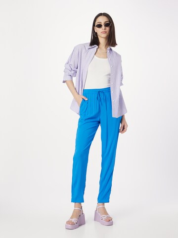 Effilé Pantalon 'JOELLA' b.young en bleu