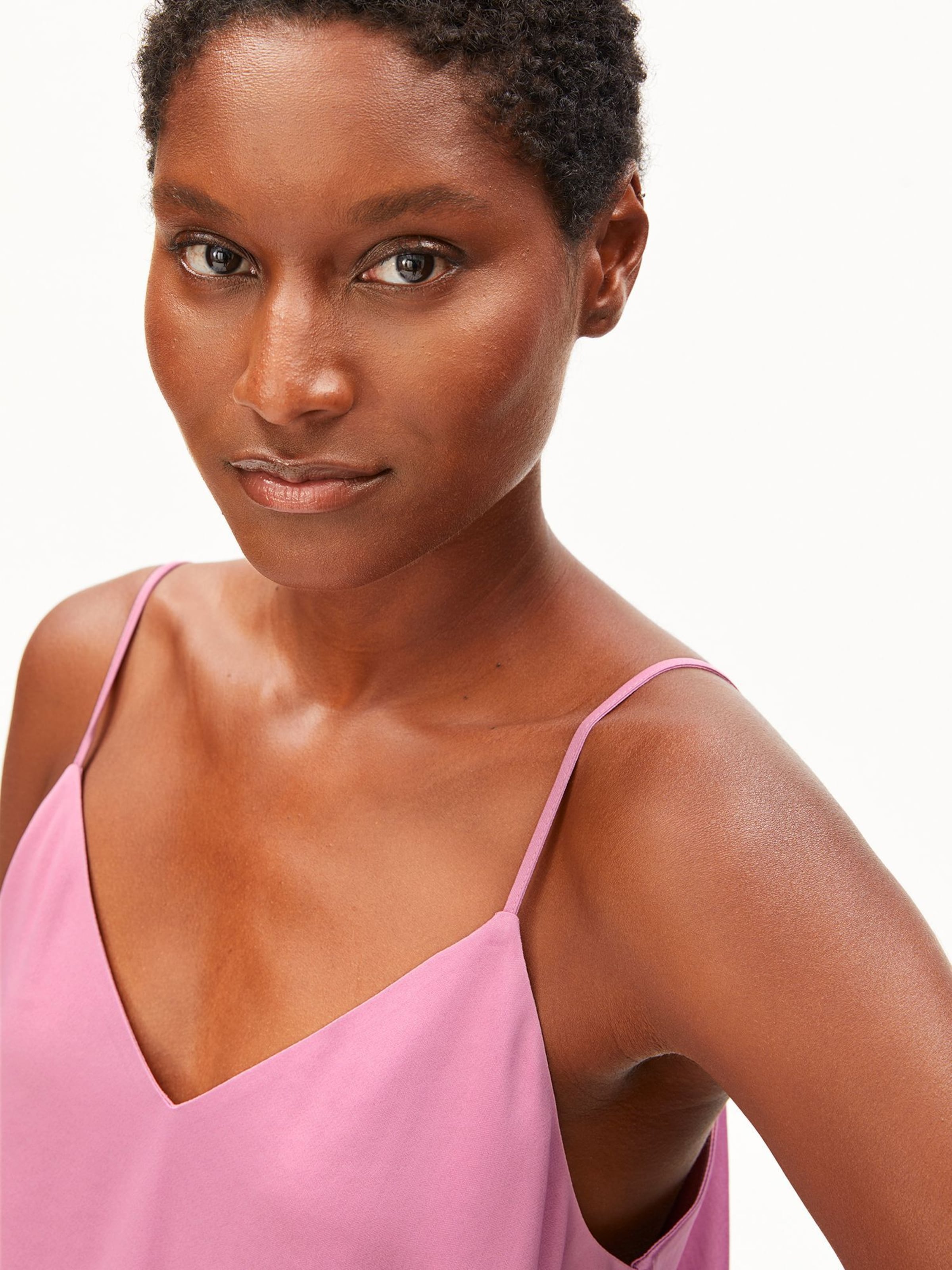 Haut ARMEDANGELS en rose