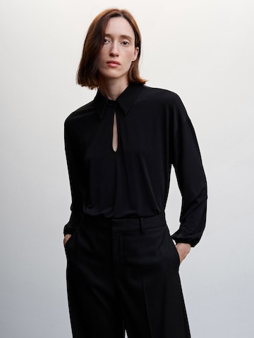 MANGO Blouse 'BUNI' in Zwart: voorkant