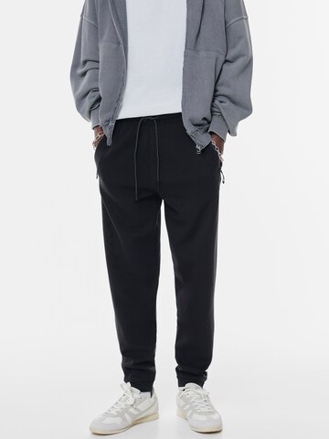 Tapered Pantaloni di Pull&Bear in nero: frontale