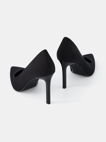 Pumps de la Bershka pe negru