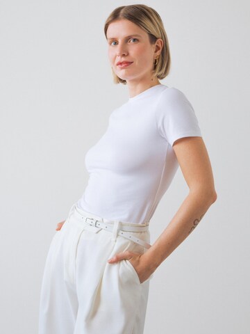 Maglietta di Honest Basics in bianco