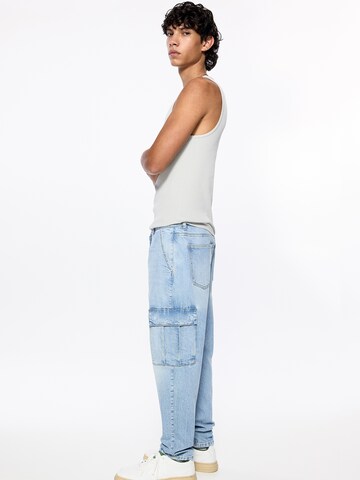Pull&Bear Lużny krój Bojówki w kolorze niebieski