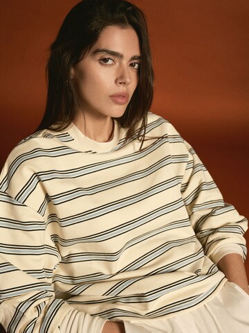 Bershka Shirt in Gelb