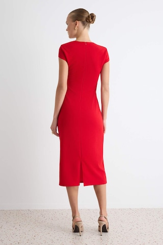 Rochie de la Trendyol pe roșu