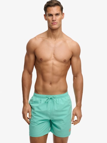 Superdry & Co Rövid fürdőnadrágok 'ESSENTIAL' - zöld