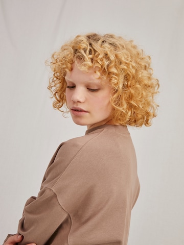 Sweat-shirt 'Rosie' A LOT LESS en beige