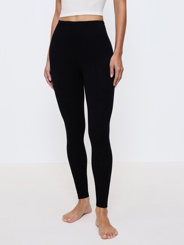 TRIUMPH - Pantalón de pijama ' Beauty Layers ' en negro: frente