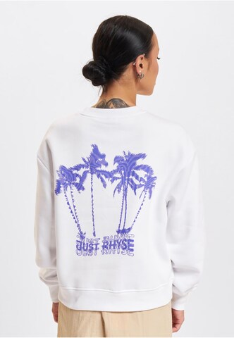 Sweat-shirt 'Wavy Palms' Just Rhyse en blanc : devant