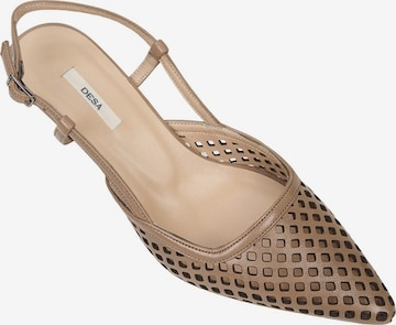 Desa Slingpumps 'Stilett' in Bruin: voorkant
