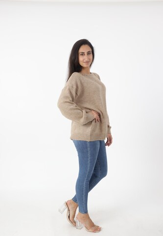 Pullover di Elara in beige