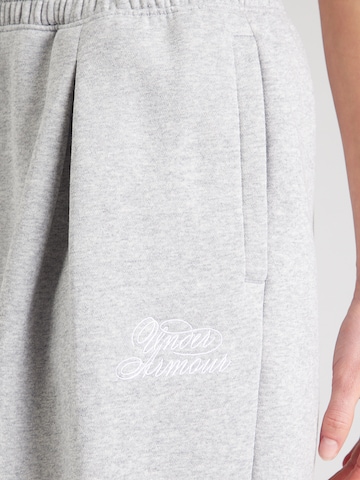 UNDER ARMOUR Wide Leg Sporthose in Grau