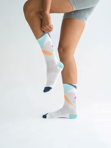 INCYLENCE Athletic Socks 'STRIKES' in White