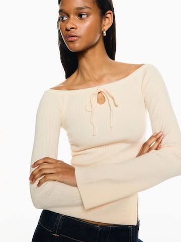 Pull-over Bershka en beige : devant