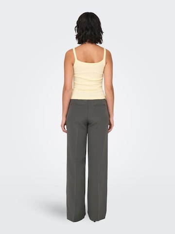 ONLY - Loosefit Pantalón de pinzas 'ONLBerry' en gris