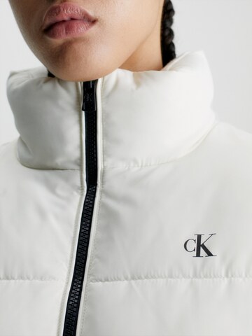 Veste d’hiver Calvin Klein Jeans en blanc