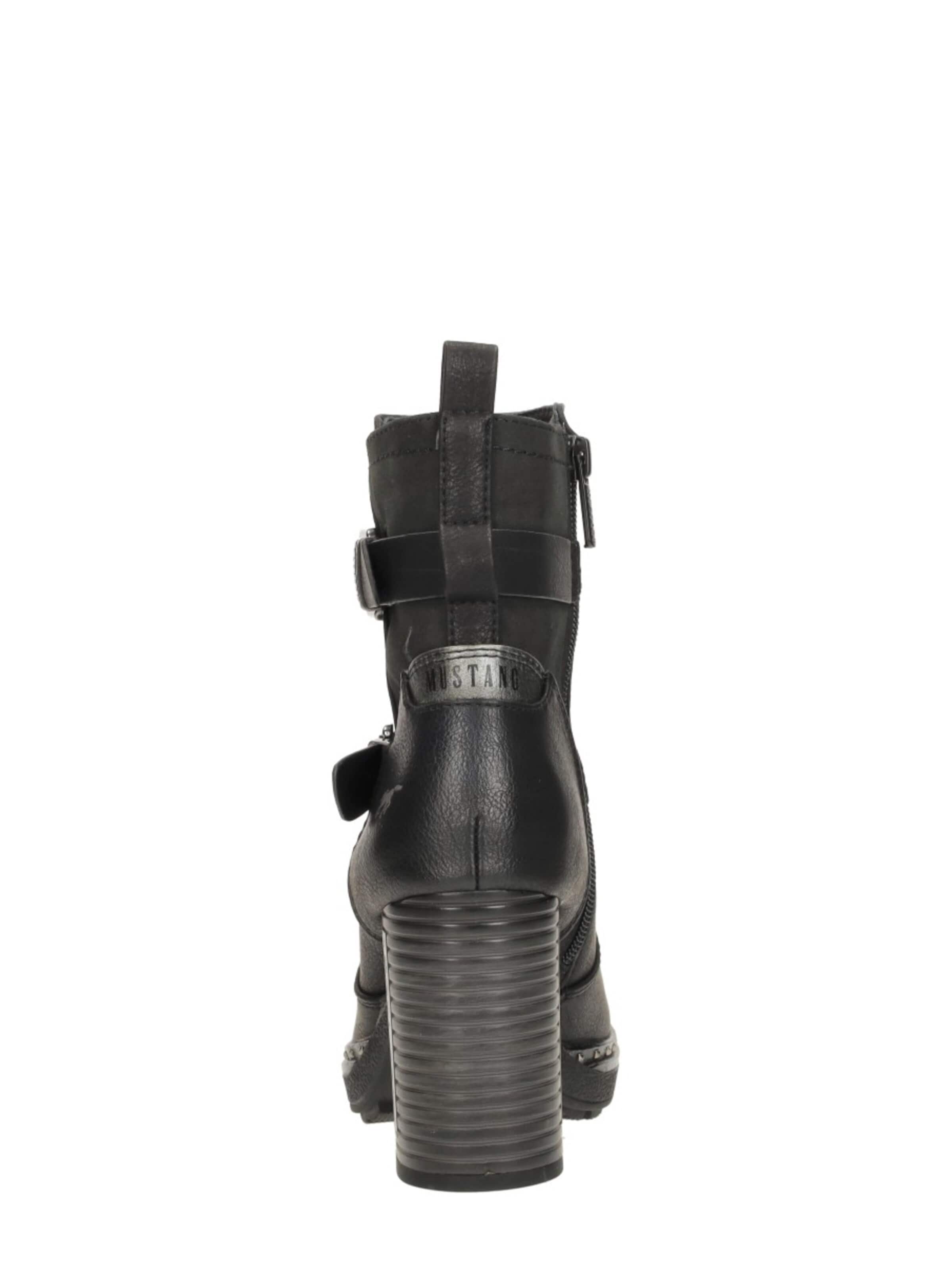 MUSTANG Boots 'Enkellaarsjes Hak' in Black