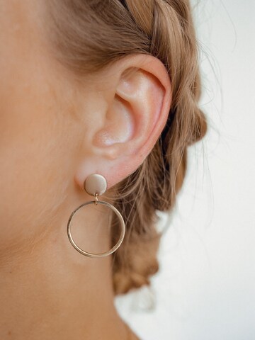 Hey Happiness Ohrringe 'Kreis' in Gold: Vorderseite