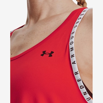 Top sportivo 'Knockout' di UNDER ARMOUR in rosso