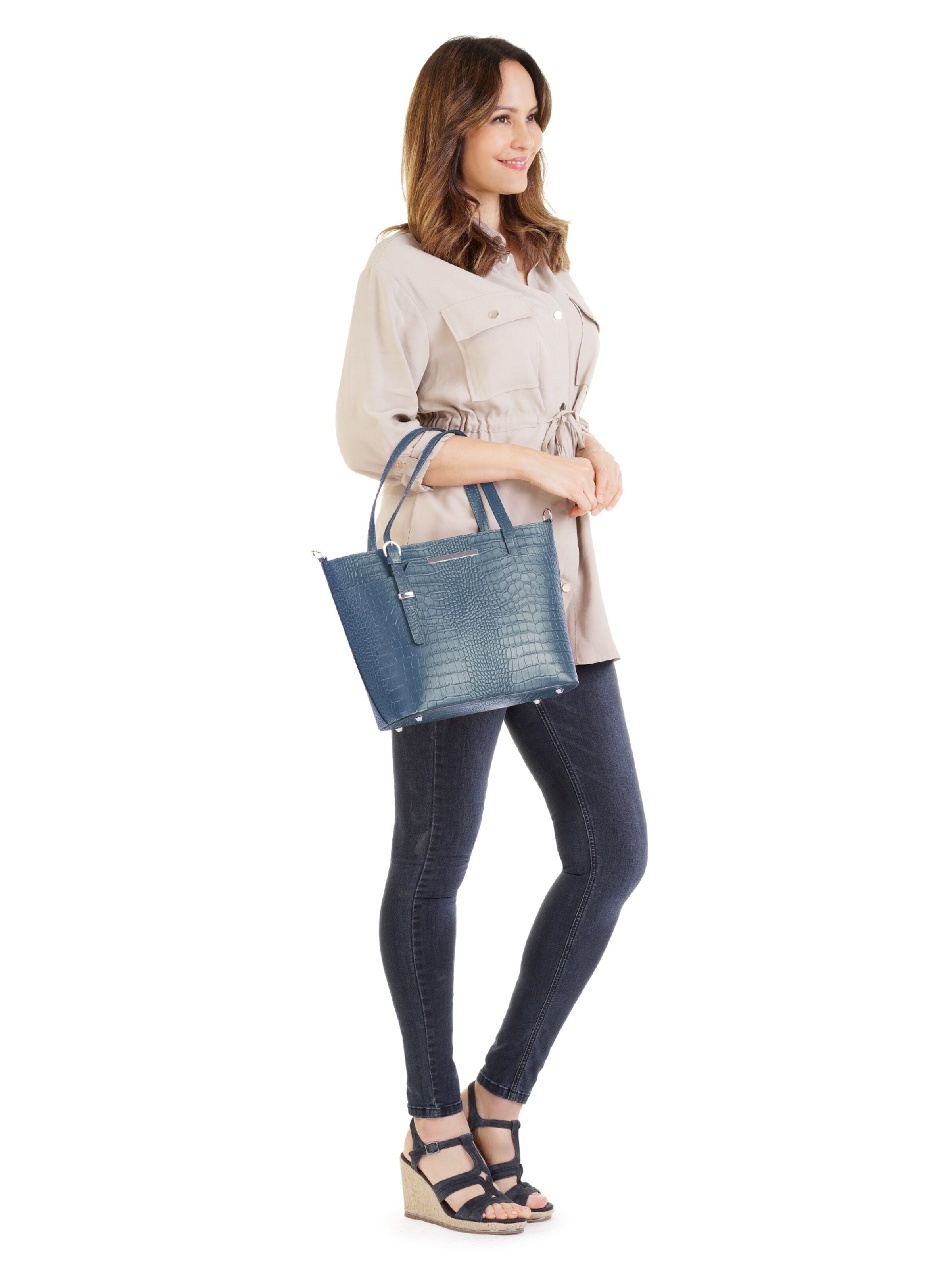 Cluty Handbag in Blue: front