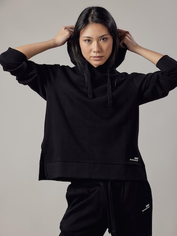 OWN Off With Nature Sweatshirt 'Felpa Felpata con Cappuccio e Spacchi Laterali' in Zwart: voorkant