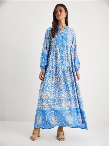 Abito camicia di Bianco Lucci in blu: frontale