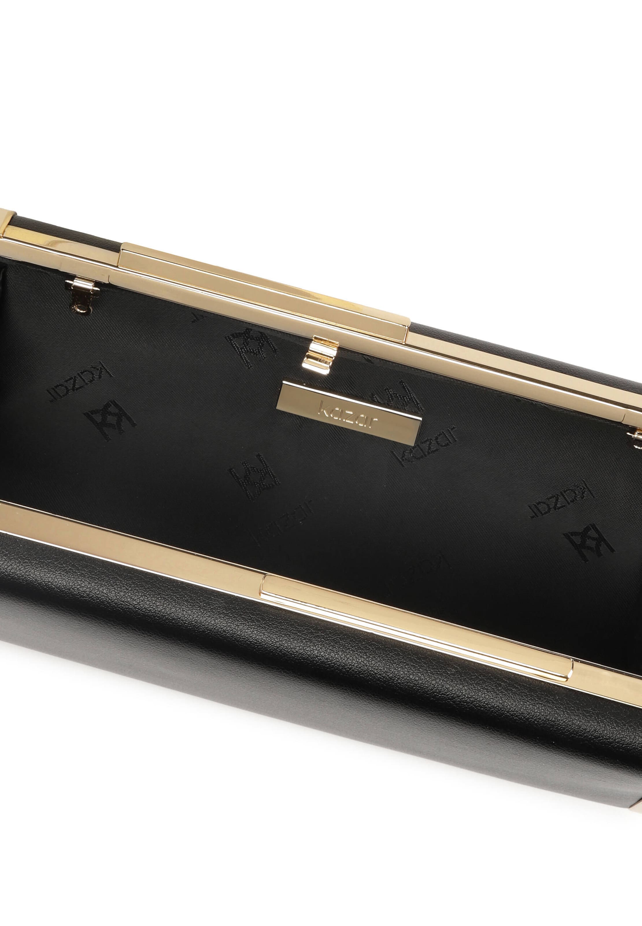 Kazar Κλατς σε μαύρο