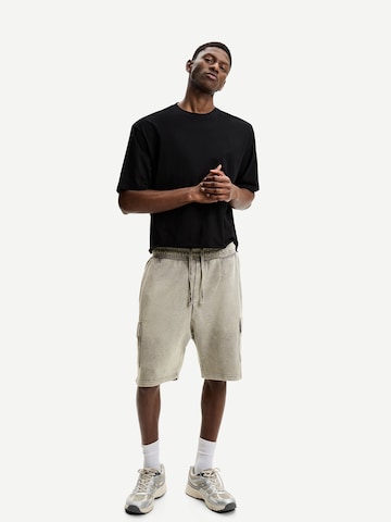 Bershka Regular Карго панталон в сиво