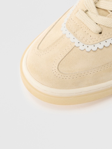 Baskets basses 'GLOSSY' Valentino Shoes en beige