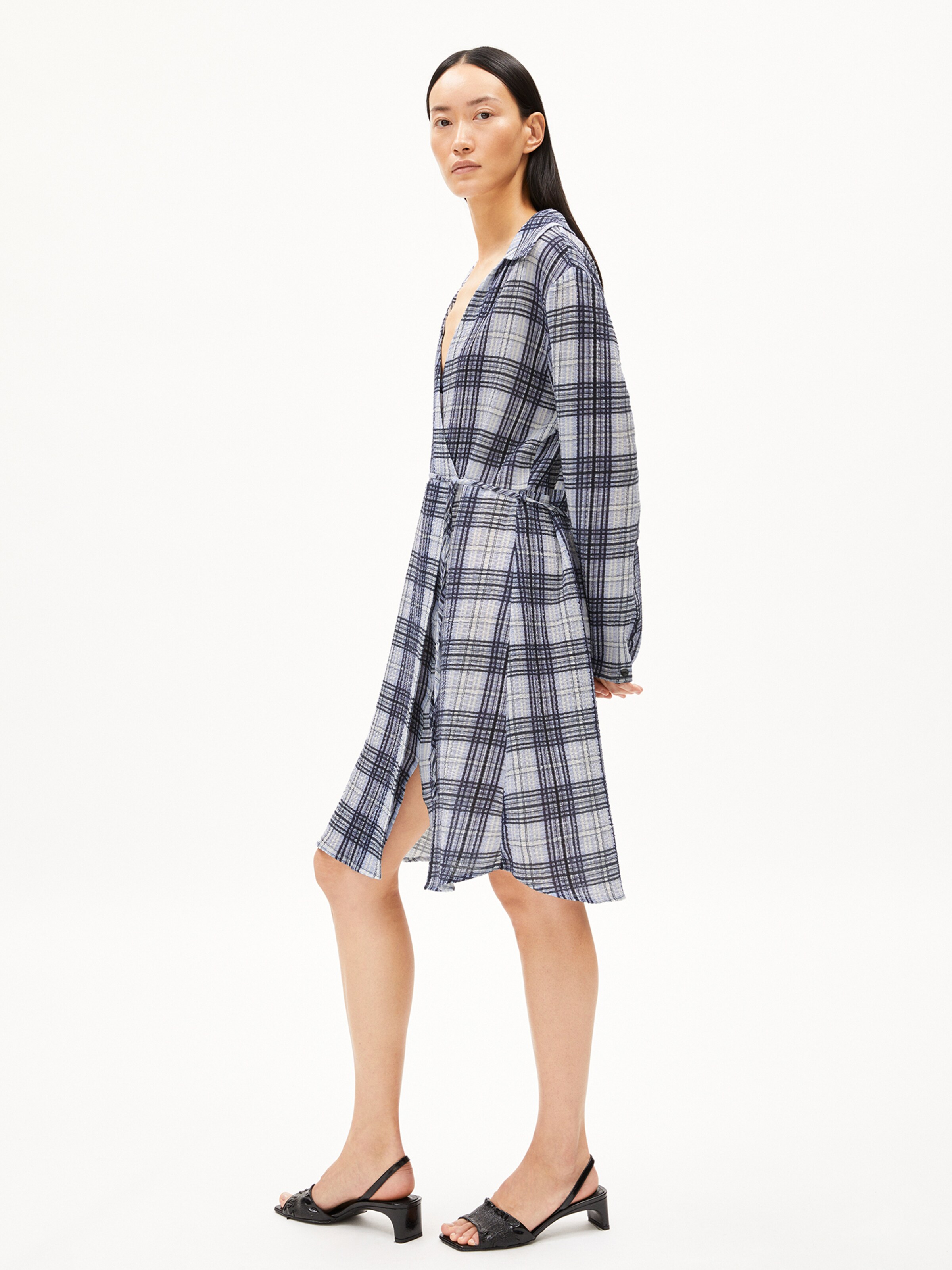 Robe ' FEMAALE CHECK ' ARMEDANGELS en bleu : devant