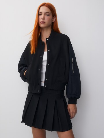 Pull&Bear Between-Season Jacket in Black: front