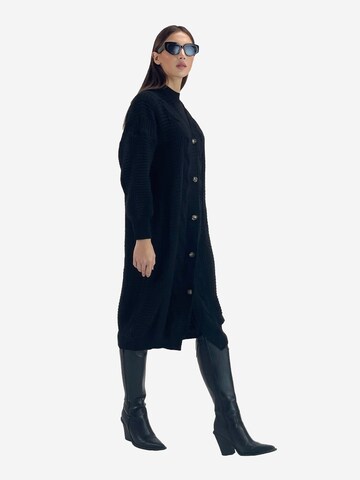 Elara Strickjacke in Schwarz