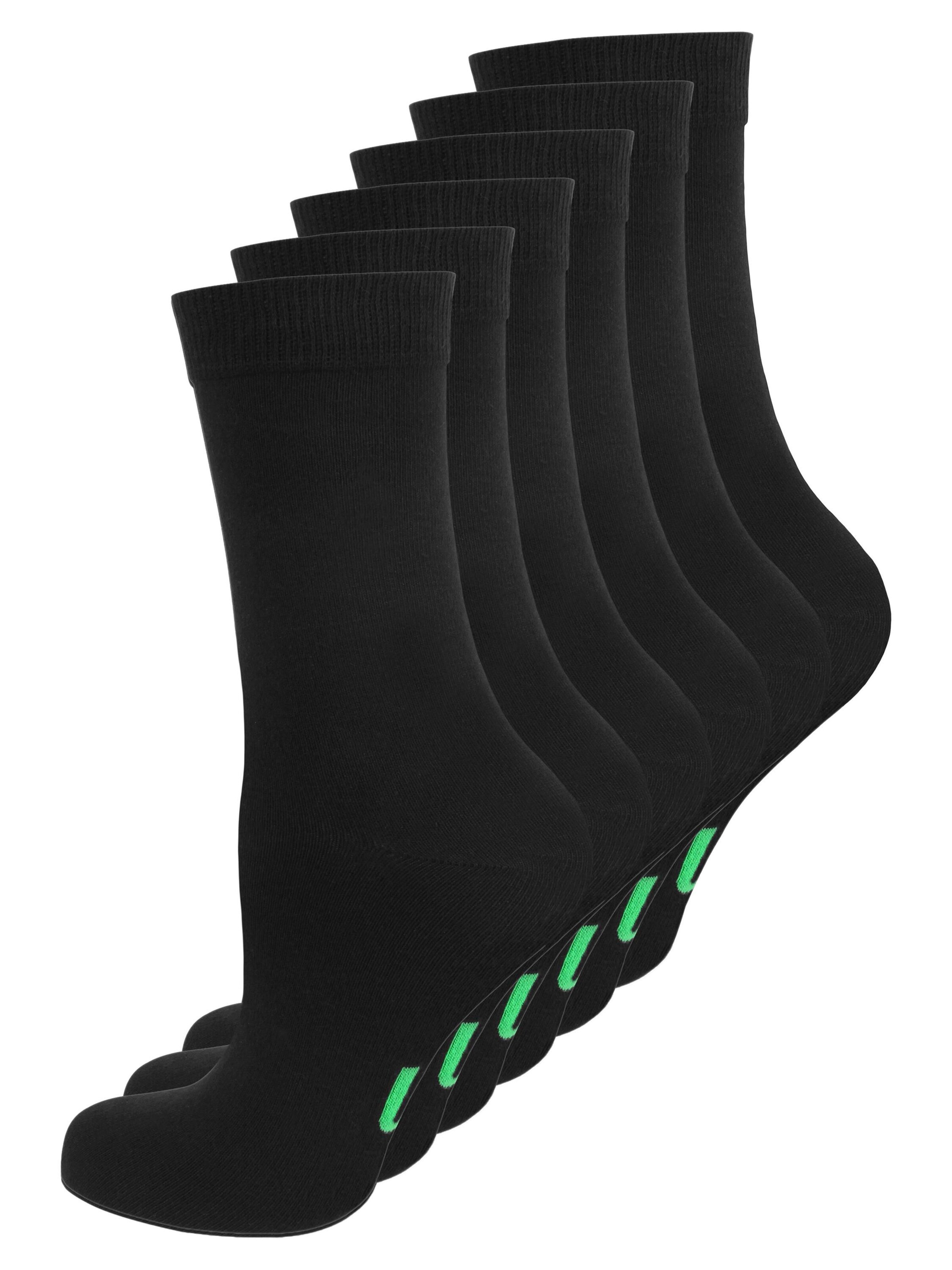 normani Socks in Black: front