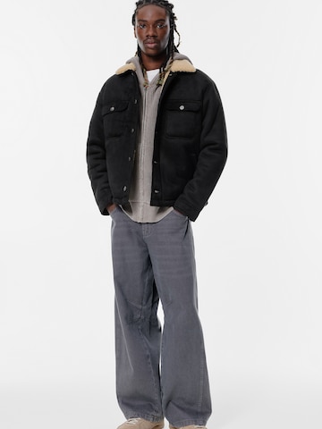 Pull&Bear Winter jacket in Black: front
