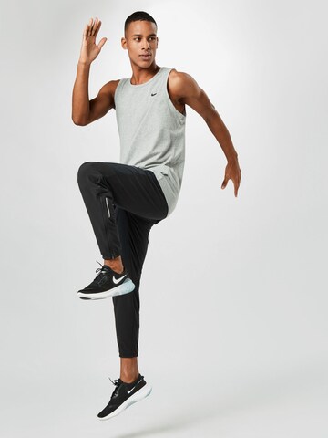 Regular fit Tricou funcțional de la NIKE pe gri