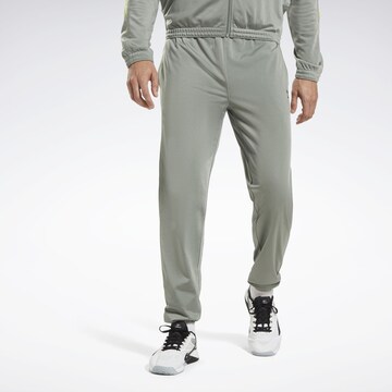 Reebok Tapered Sportbroek in Groen: voorkant