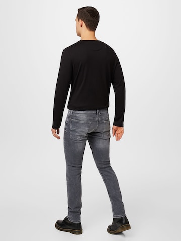 s.Oliver Slimfit Jeans i grå