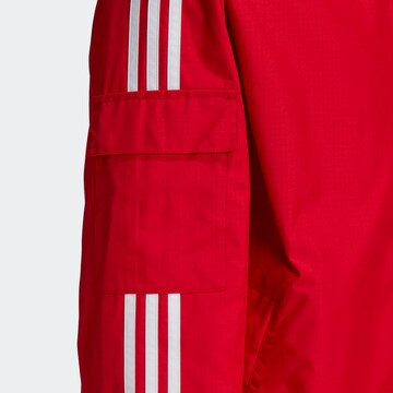 ADIDAS ORIGINALS Φθινοπωρινό και ανοιξιάτικο μπουφάν σε κόκκινο
