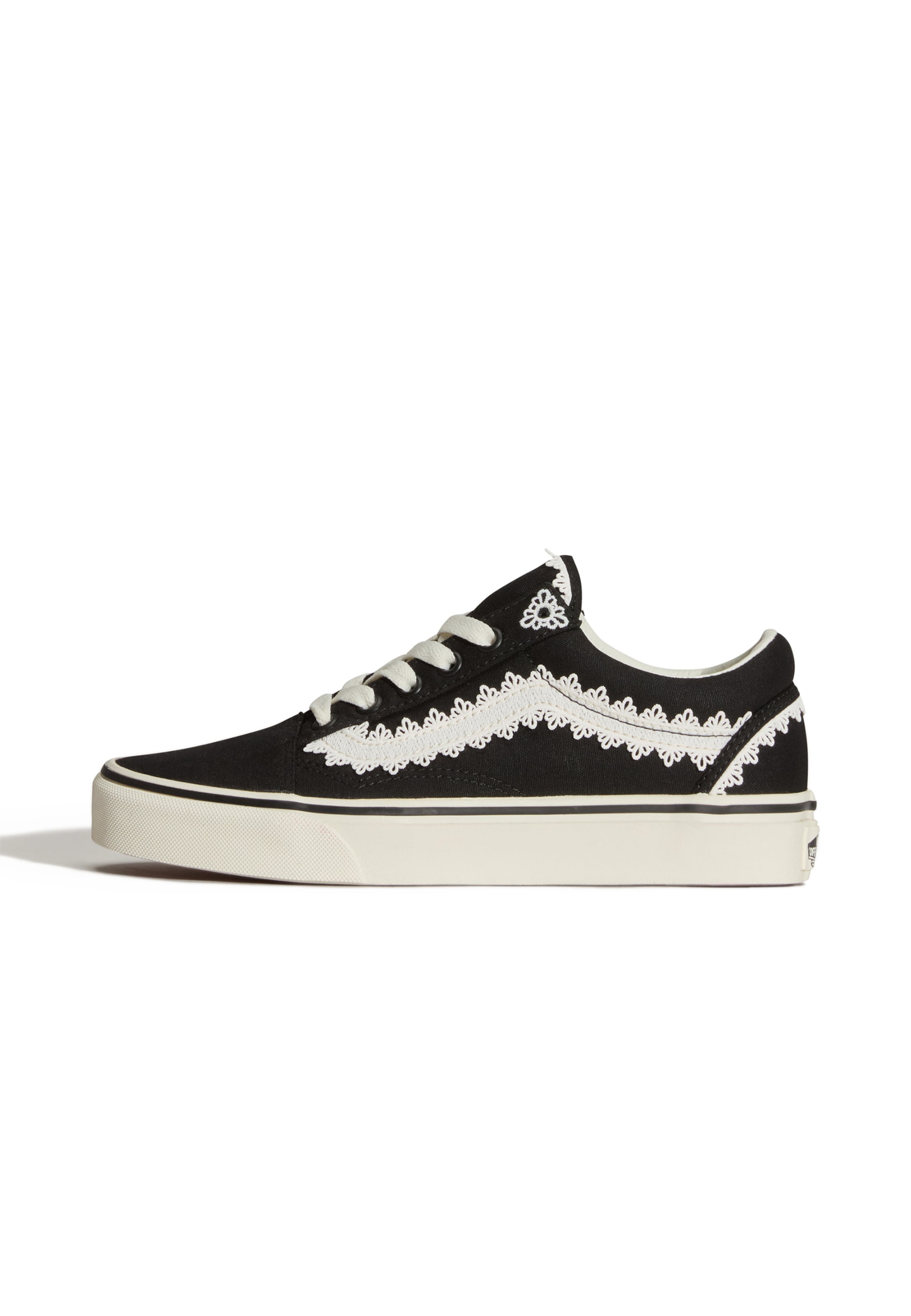 Scarpa stringata 'Old Skool' di VANS in nero: frontale